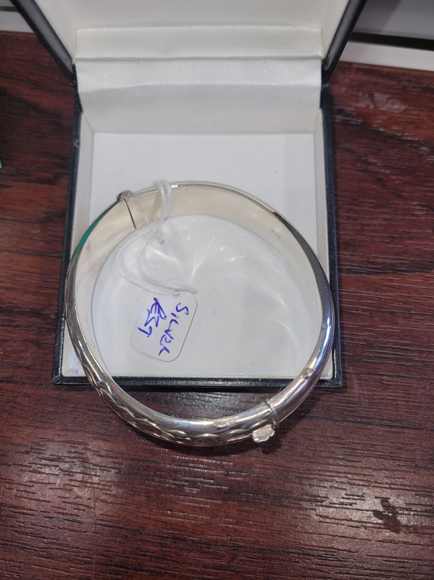 Stunning rare silver bangle floral pattern