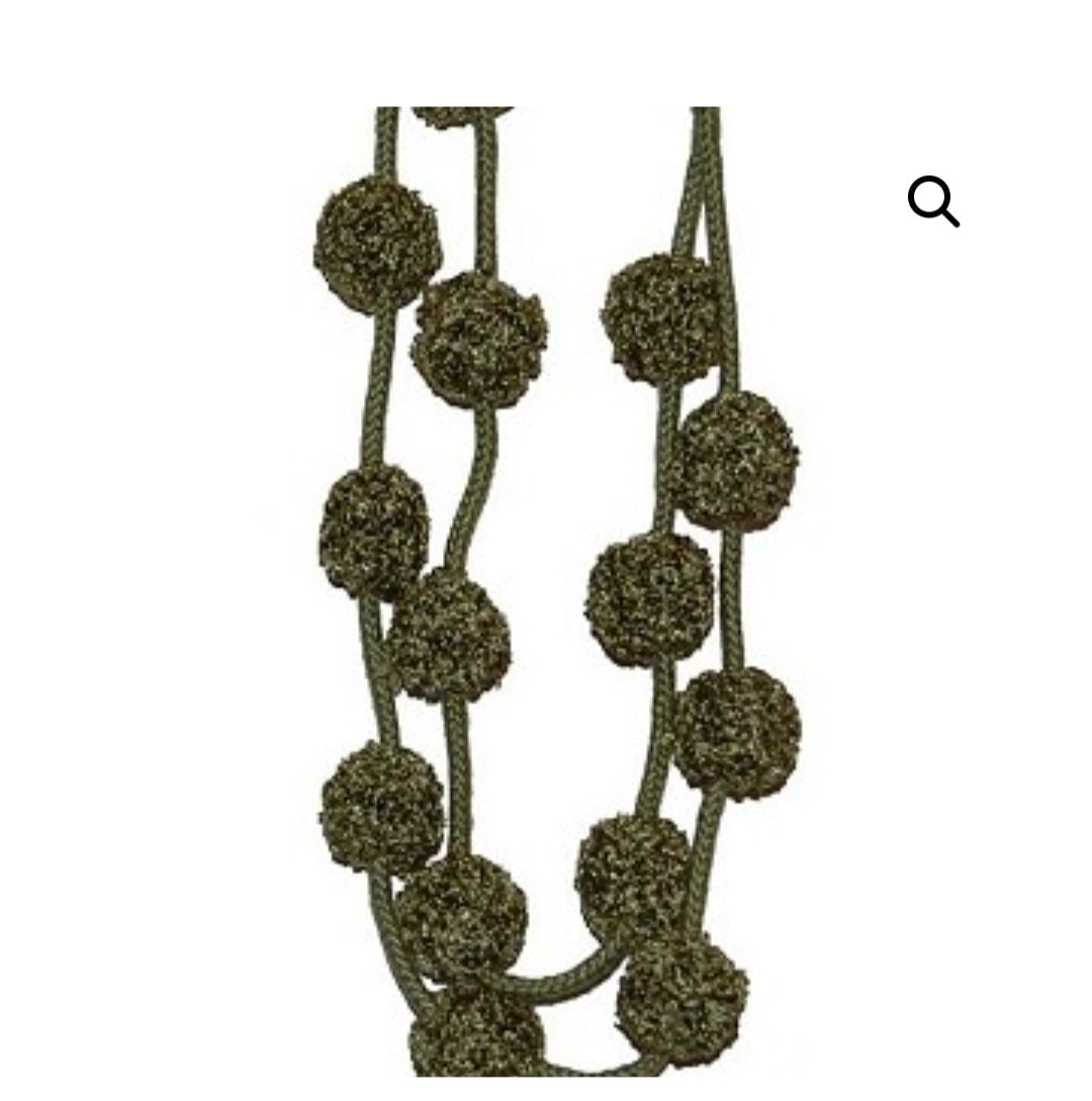 Opus laurel pompom tie back green