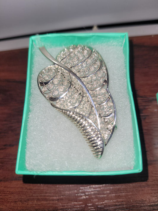 Sterling silver leaf brooch