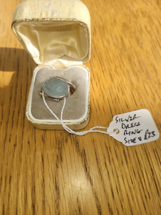 Silver dress ring size U oval stone